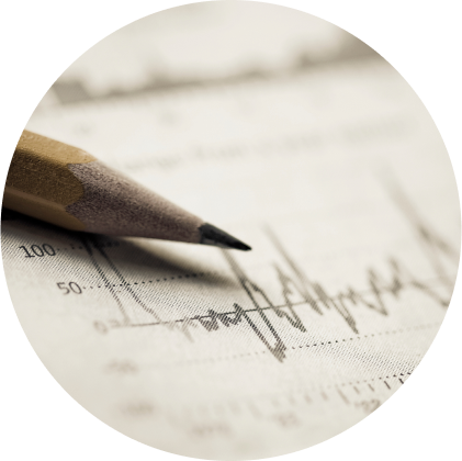 연필이 올려진 그래프 사진